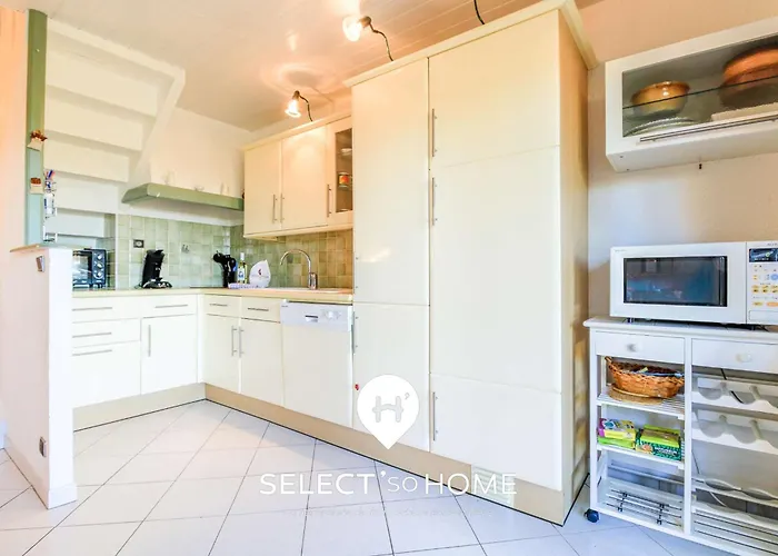 Select'sohome - Mazet Avec Piscine, Terrain De Tennis Et Parking Prive Au Lavandou ! - Vacancia Le Lavandou